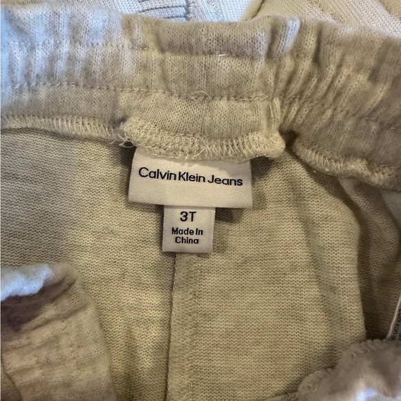 Calvin Klein Toddler Girl Two Piece Outfit Set Size 3T Like New - Picture 3 of 8